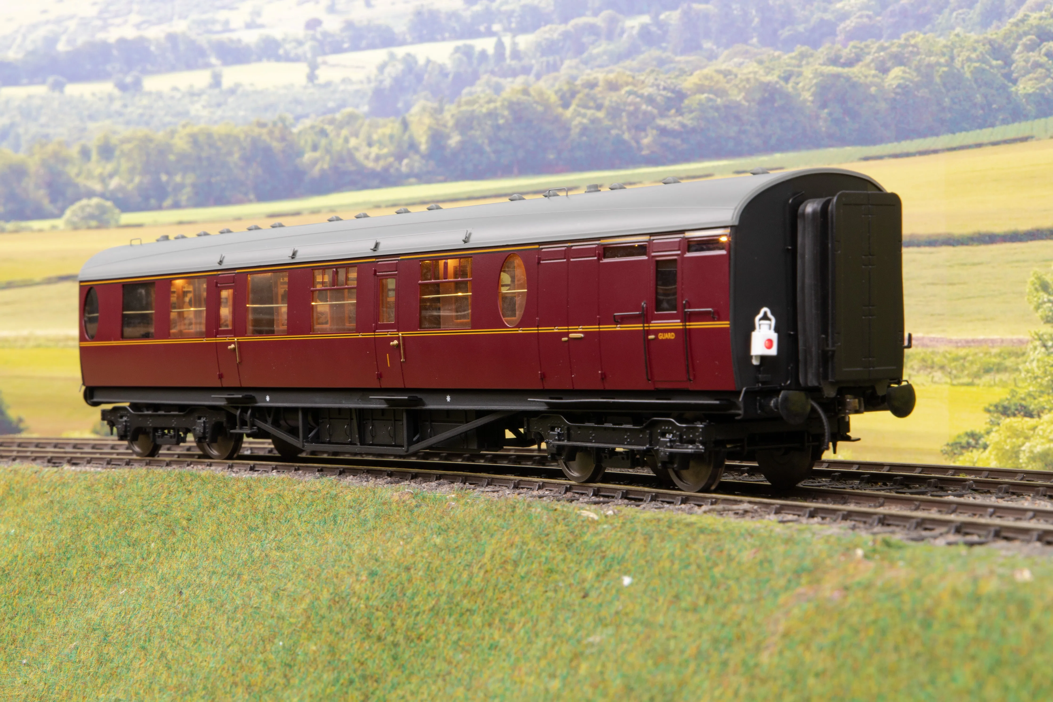 Darstaed D24-3-03U Finescale O Gauge LNER Thompson Mainline BCK (Brake/Comp Corridor) Coach, Lined Maroon 'Un-numbered'