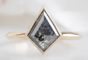 The Hazel Ring with a Kite-Shaped Black Diamond